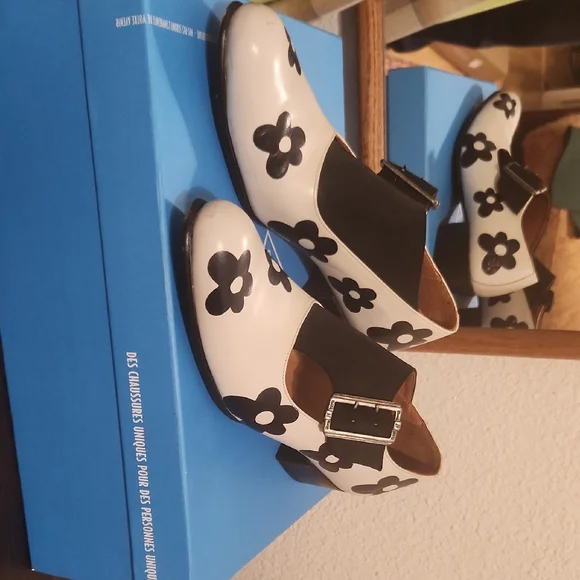 Fluevog FIGARO Foral Black and White Buckle Shoes - Picture 2 of 7